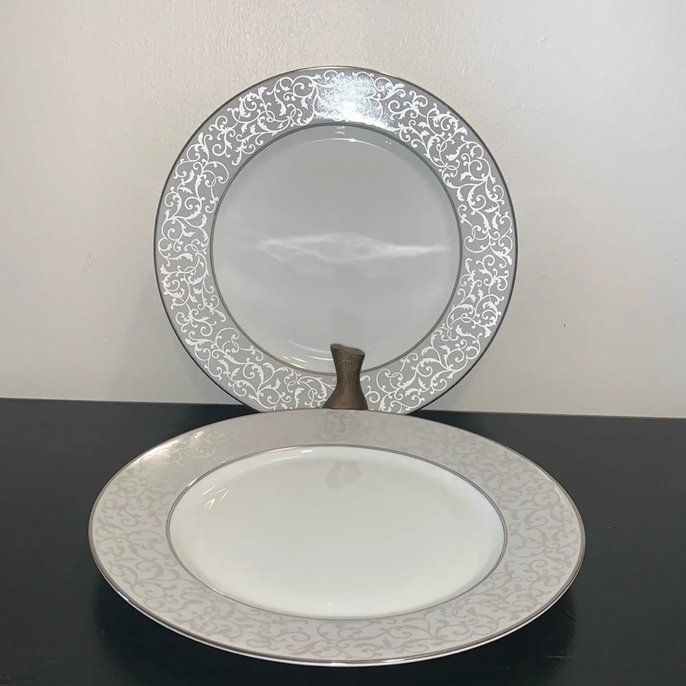 Lot of‎ 2 Mikasa Parchment Dinner plates. NWT.  Made in Thailand.